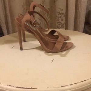 Steve Madden 4’ heel